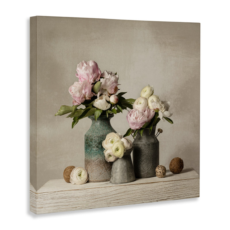 «Three Spring Blooms», art mural sur toile par Leah McLean, H 30 po x l 30 po