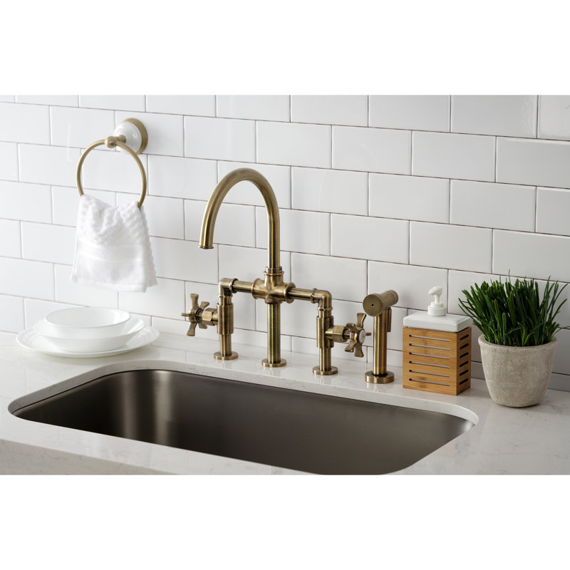 Robinet de cuisine pont de style industriel Whitaker Kingston avec douchette en laiton, laiton antique, Laiton antique, Cross