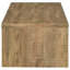 Table basse rectangulaire en bois d'ingénierie, finition Mango, idéale pour servir des boissons et des collations au salon. Hauteur : 41,4 cm, largeur : 123,4 cm, profondeur : 59,7 cm. Polyvalente, elle s'intègre dans différentes pièces.