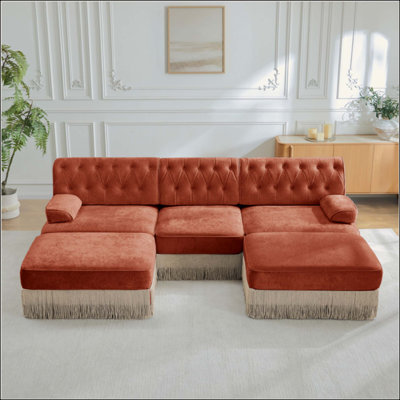 Tissu en velours confortable en forme de U respirant, canapé de style Chesterfield, jupe à franges à franges sur le plancher, conception combinée modulaire, conception ergonomique, conception capitonnée à boutons, pour les salons