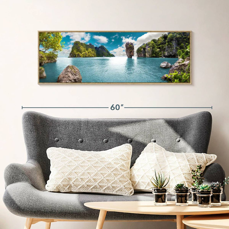 Iconic James Bond Island, 43 po x 15 po, Cadre flottant en bois naturel