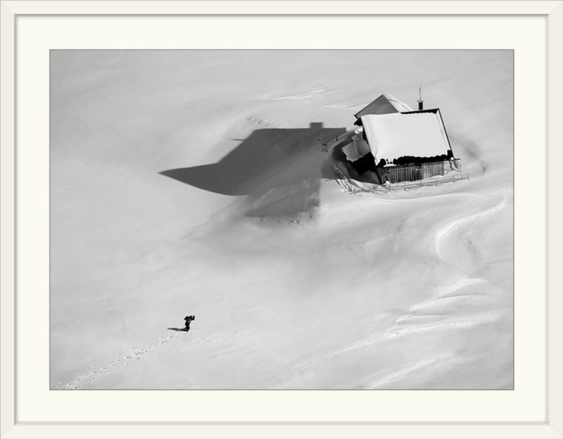 "La maison perdue" par Peter Svoboda, "Straub", H 17 po x l 24 po x P 1,5 po, Toile