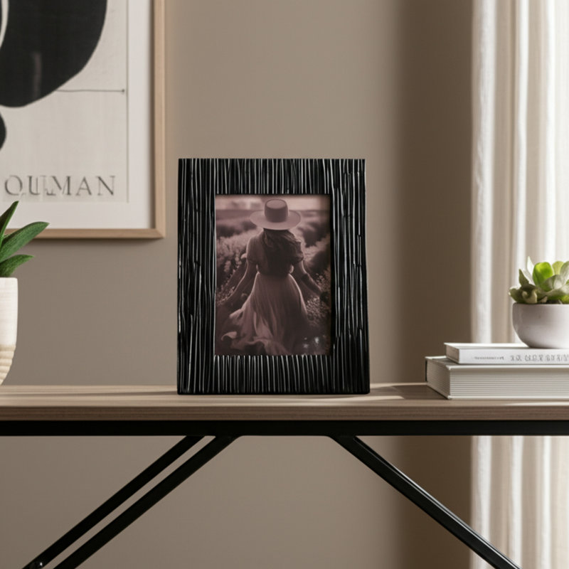 Cadre photo contemporain - Fabrication en résine de bois avec un design linéaire texturé, cadre de présentation simple durable pour un décor moderne, fabriqué avec des matériaux composites pour une qualité durable