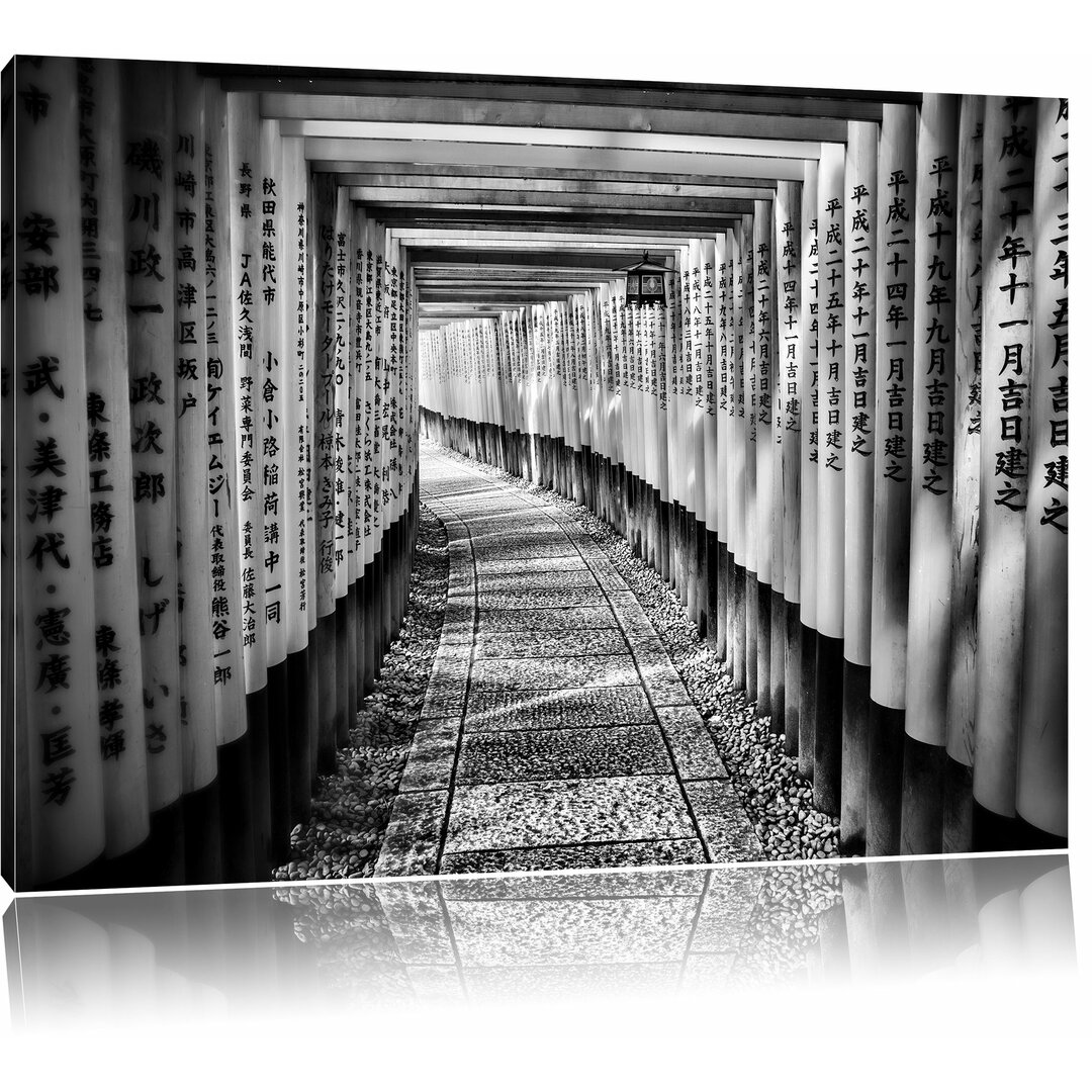 Leinwandbild Gebetsgang Japanischer Tempel in Monochrom