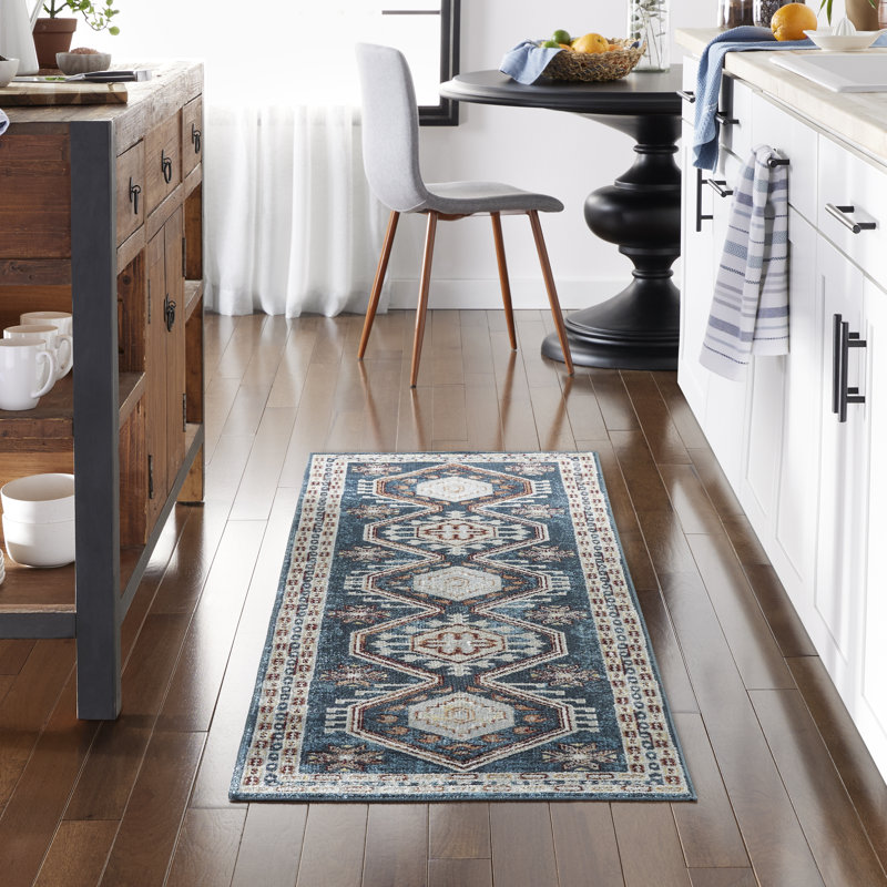 Tapis gris / bleu marine Beliz de style sud-ouest lavable à la machine, Tapis de couloir 2 pi 2 po x 7 pi 2 po