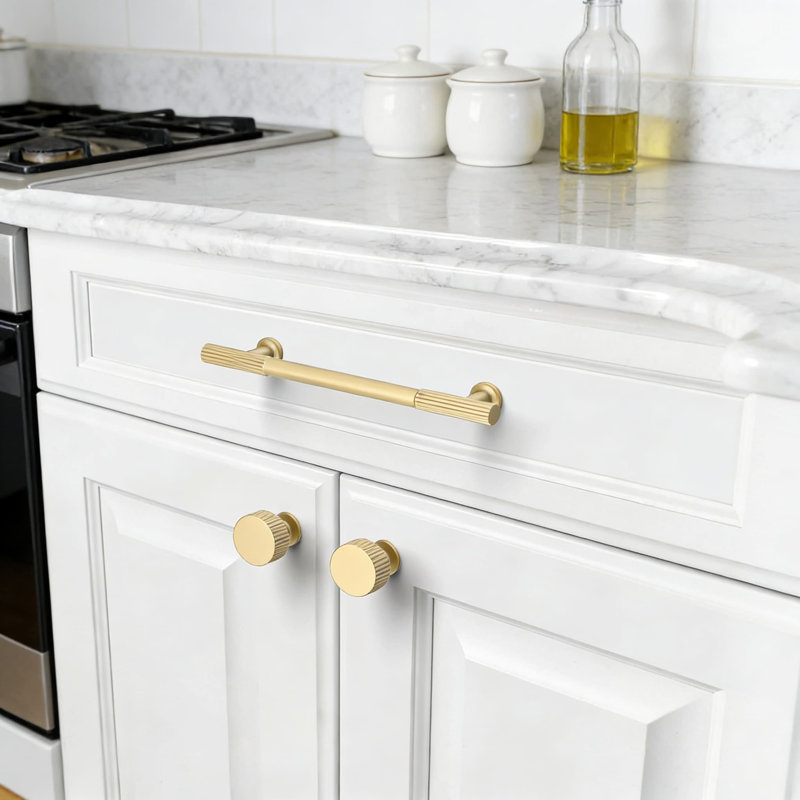Paquet de 30 poignées d'armoire de 5 pouces en or brossé, poignées d'armoire de cuisine en alliage de zinc et poignées de tiroir avec trous standard pour une installation facile