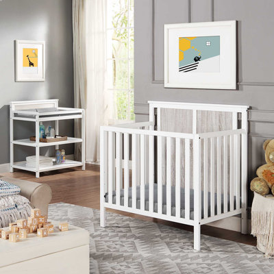Lit de bébé Connelly Mini avec sur-matelas blanc / gris Rockport