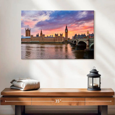 Sireci View By The Thames River