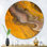 Rivière grise dans un paysage de marbre jaune - art mural moderne en cercle métallique