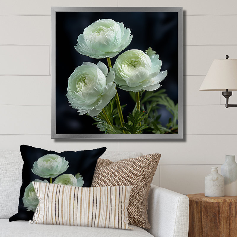 «White Ranunculus Radiance Layers Of Beauty» - art mural Renoncule, H 30 po x l 30 po x P 1,5 po, Toile tendue