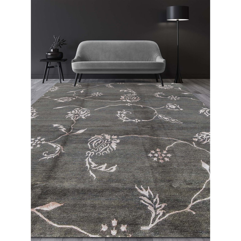 Floral Area Rug in Green/Beige