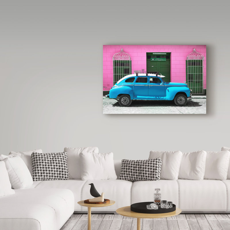 «Skyblue Vintage Car» par Cosey, reproduction de photo sur toile, H 22 po x l 32 po