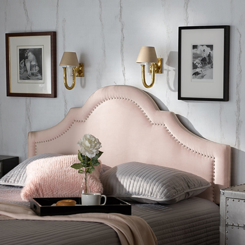 La tête de lit tapissier Leto est moderne et contemporaine, H 56,21 po, l 61,25 po, P 2,23 po, Double, Rose clair