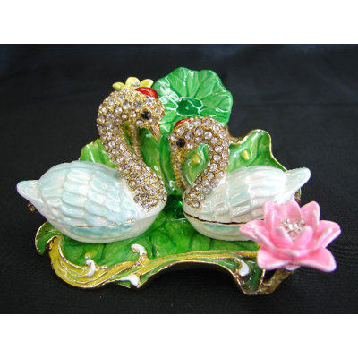Figurines & Sculptures