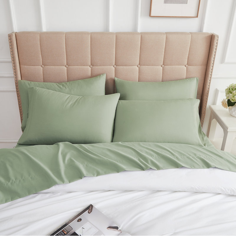 Ensemble de draps Southshore Basics de Southshore Fine Linens, vert foncé, en microfibre doublement brossée 100 g/m², poches profondes de 40 cm, comprenant 1 drap-housse, 1 drap plat et 4 taies d'oreiller, format Queen
