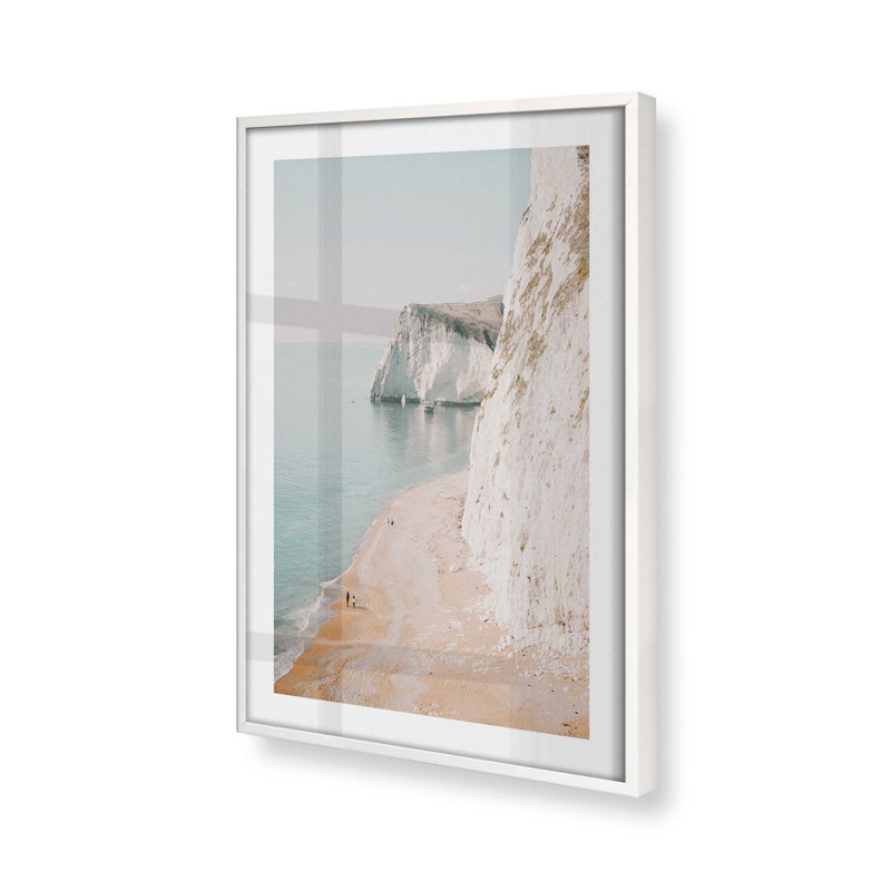 Imprimé Coastal Cliffside Walk, dans un cadre en zinc patiné, Cadre opaque blanc, H 15 po x l 12 po x P 1,25 po
