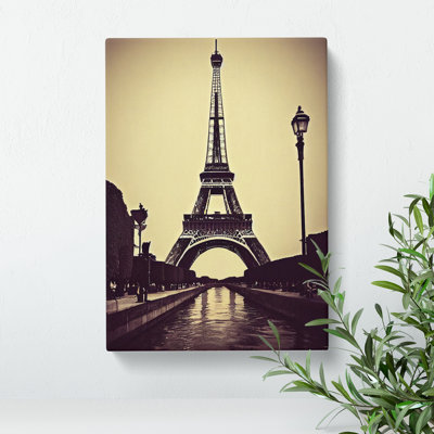 XV1022-4710X Towards The Eiffel Tower - Wall Art