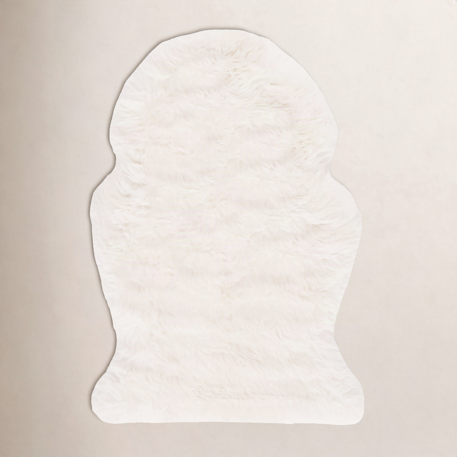 Mera White Handmade Sheepskin Rug, Rectangle 2' x 3'