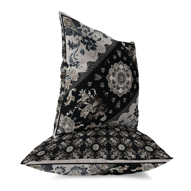 Coussin décoratif intérieur / extérieur Timeless Blooms, H 20 po x l 20 po, Noir / brun