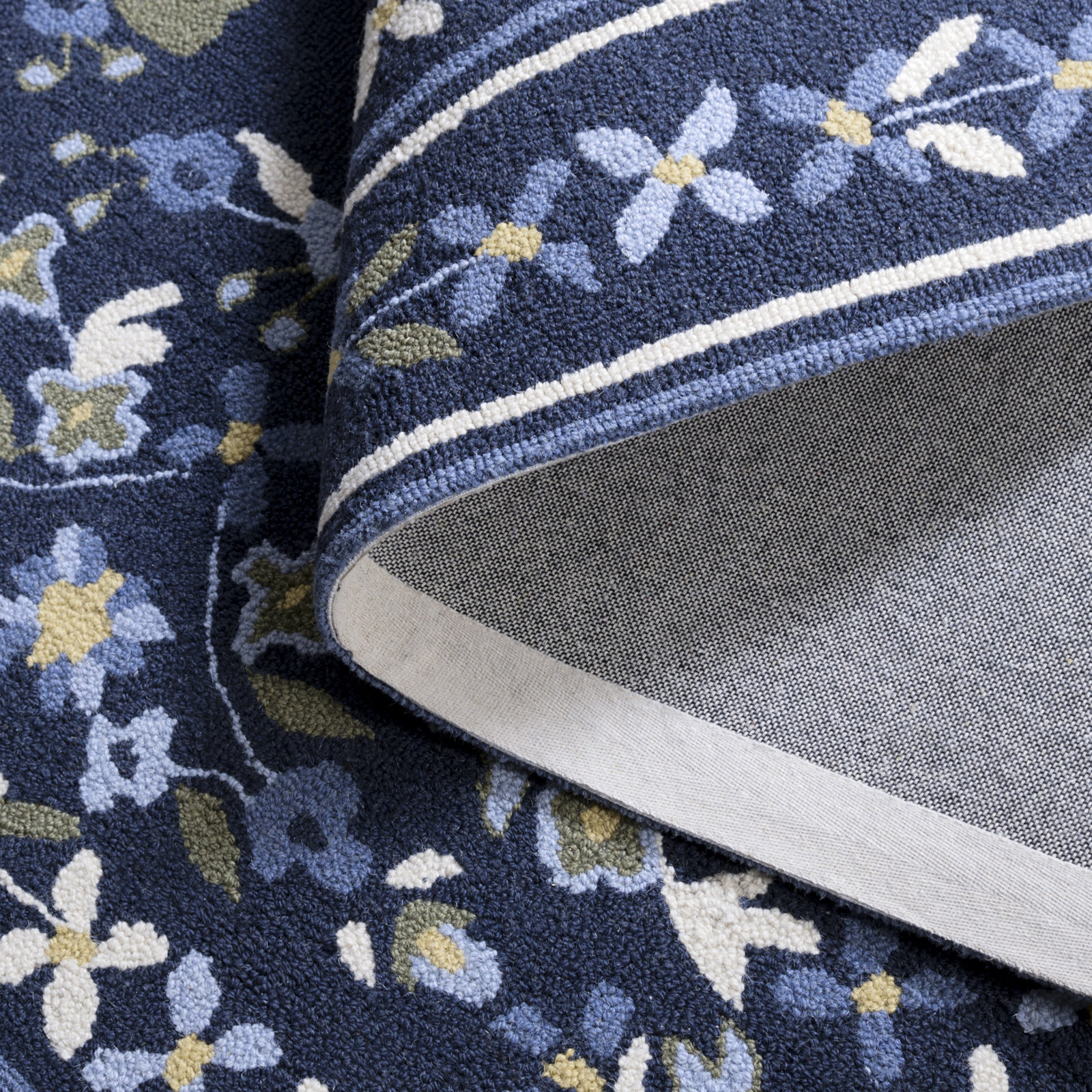 Hand-Tufted Wool Floral Outdoor Rug, Rectangle 6' x 9'