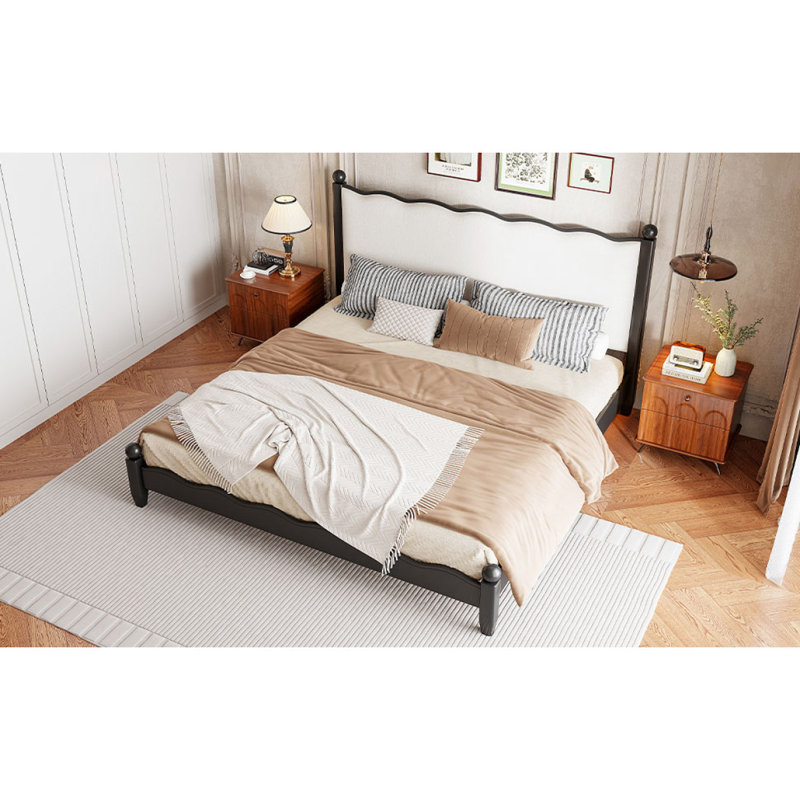 Grand lit plateforme en bois avec tête de lit tapissier, structure noire et tissu beige, Black