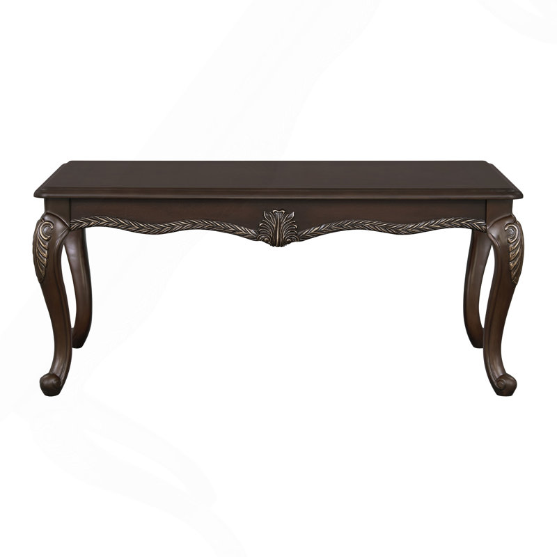 Finition cerise de la table basse.