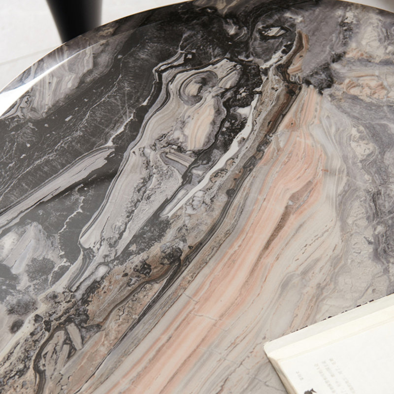 Table basse légère et luxueuse