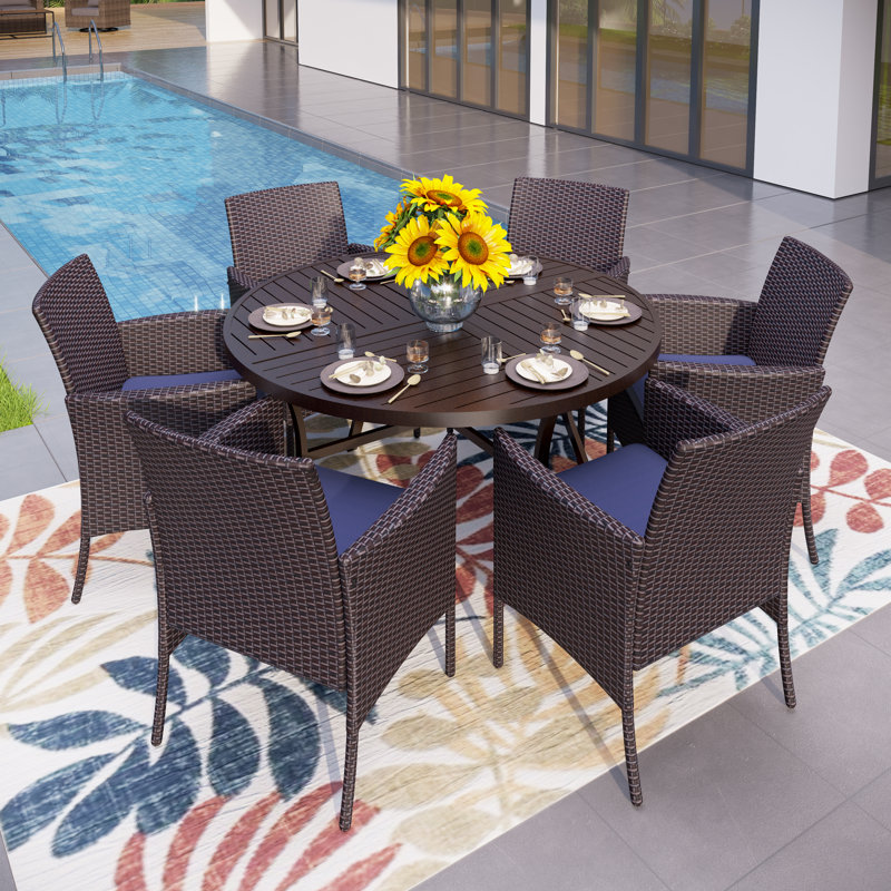 Ensemble de salle à manger d'extérieur 7 pièces avec chaises en rotin bleues et grande table ronde