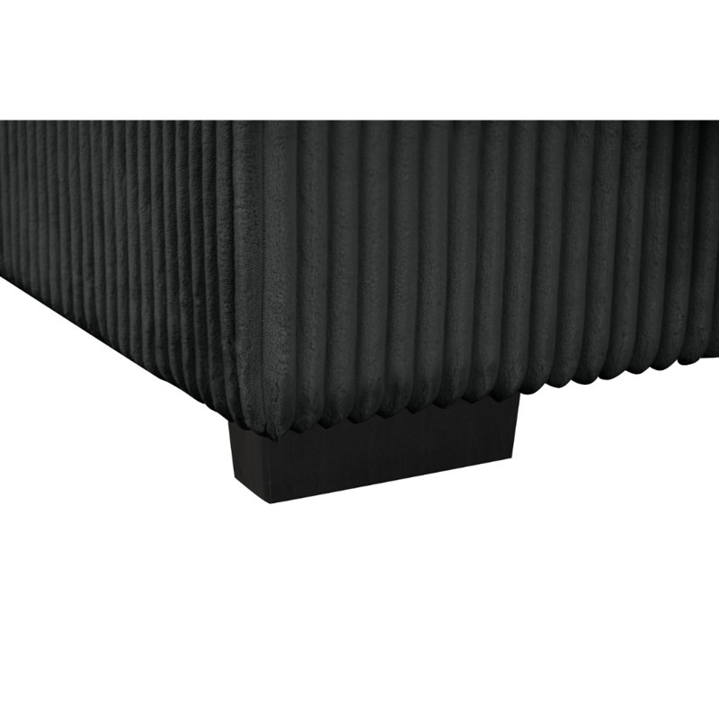 Silvia Black - Sectional With Pull-Out Bed