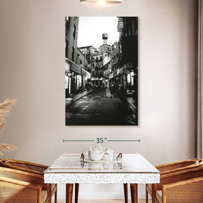 Sirci Doyers Street - monochrome