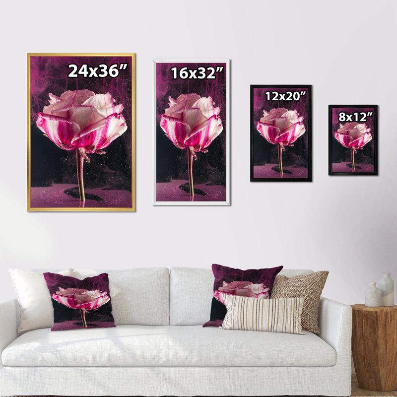 Gros plan d'une rose rétro - décoration murale traditionnelle sur toile, H 32 po x l 16 po x P 1 po, Cadre flottant doré