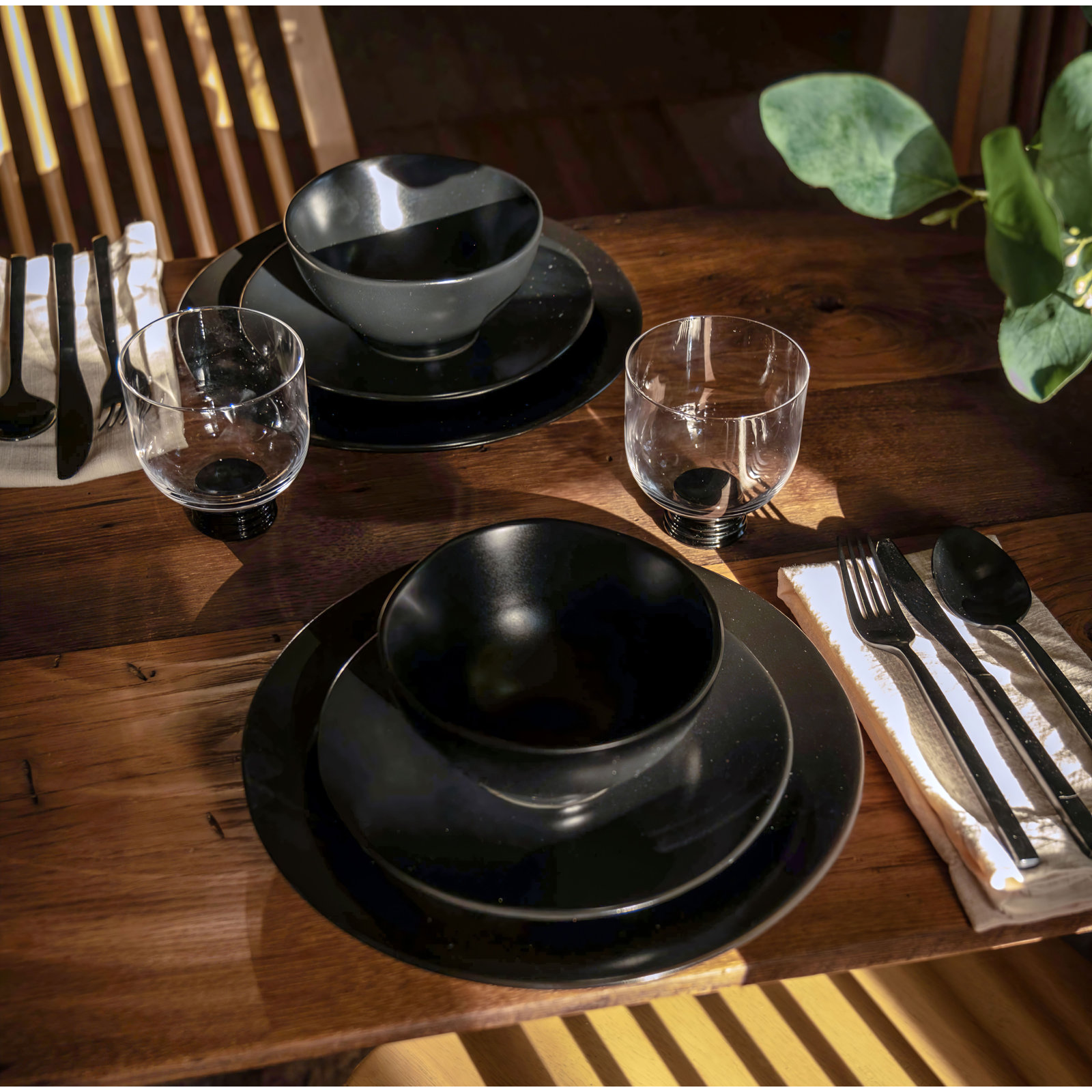 Heirloom 8" Salad Plate, Charcoal