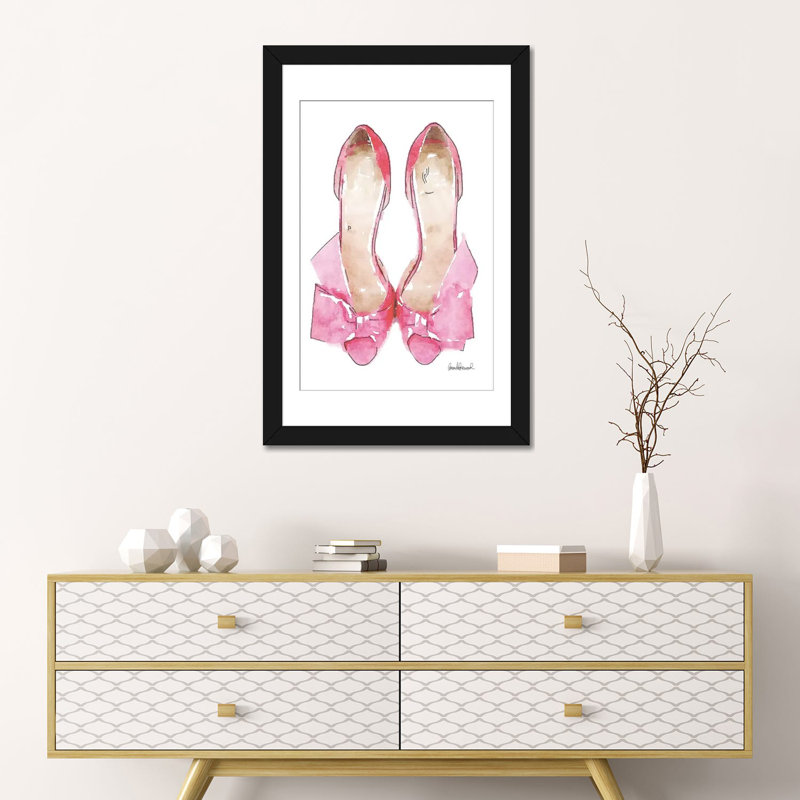 « light rose courbé chaussures », reproduction sur toile, H 24 po x l 16 po x P 1 po, Papier d'art encadré noir, Blanc