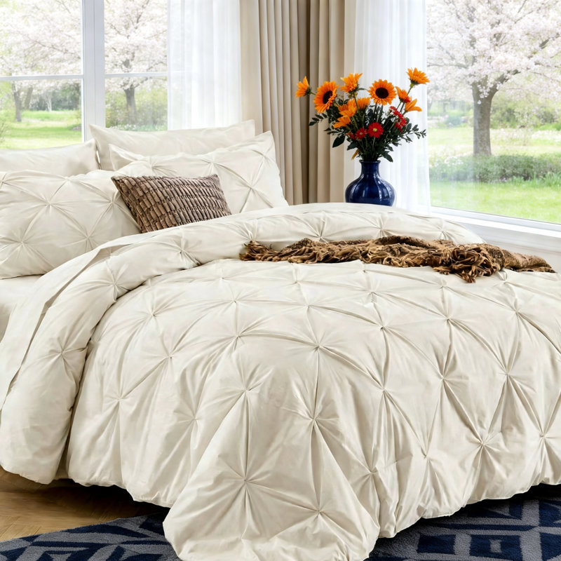 Ensemble de couette 7 pièces Queen Pintuck Bed in a Bag beige