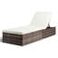 Chaise longue d'extérieur en osier avec coussin Chakka-31823632
