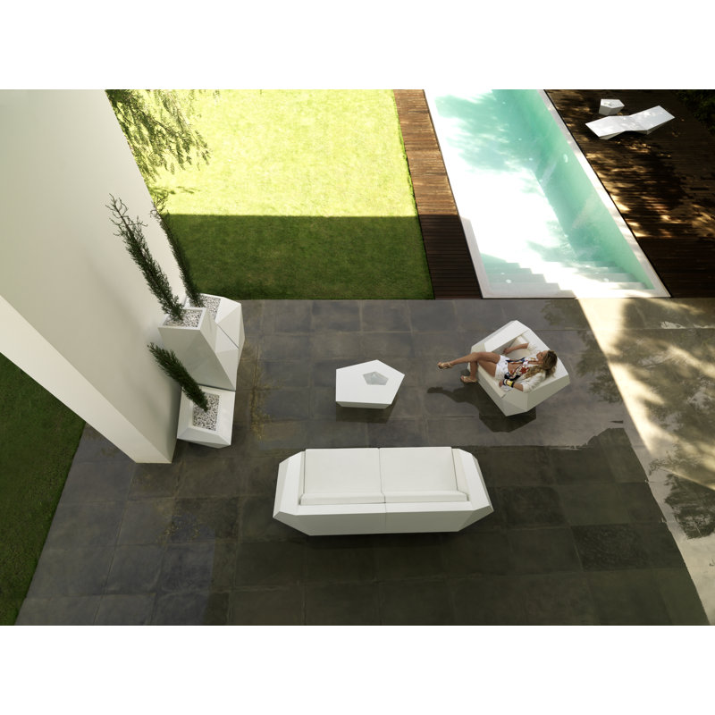 Faz Pot Planter, 27.5" H x 25.75" W x 21.75" D, White