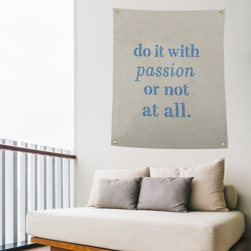 Tapisserie en polyester pour citation de passion, H 36 po x l 26 po, Blanc / Bleu