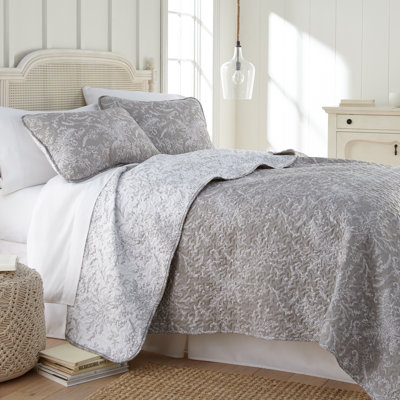Winter Brush Microfiber Reversible Traditional Quilt Set