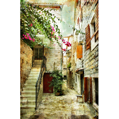 " Quiet Courtyard "