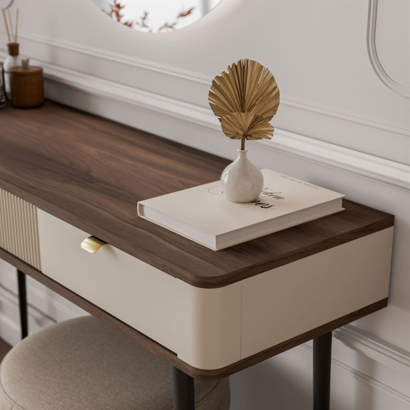 Dressing Table, cashmere / walnut