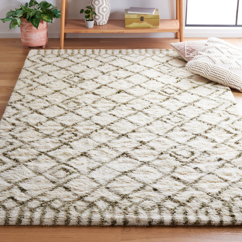Tapis en laine et coton ivoire et vert à motif géométrique touffeté à la main Benyam, Rectangle 8 pi x 10 pi