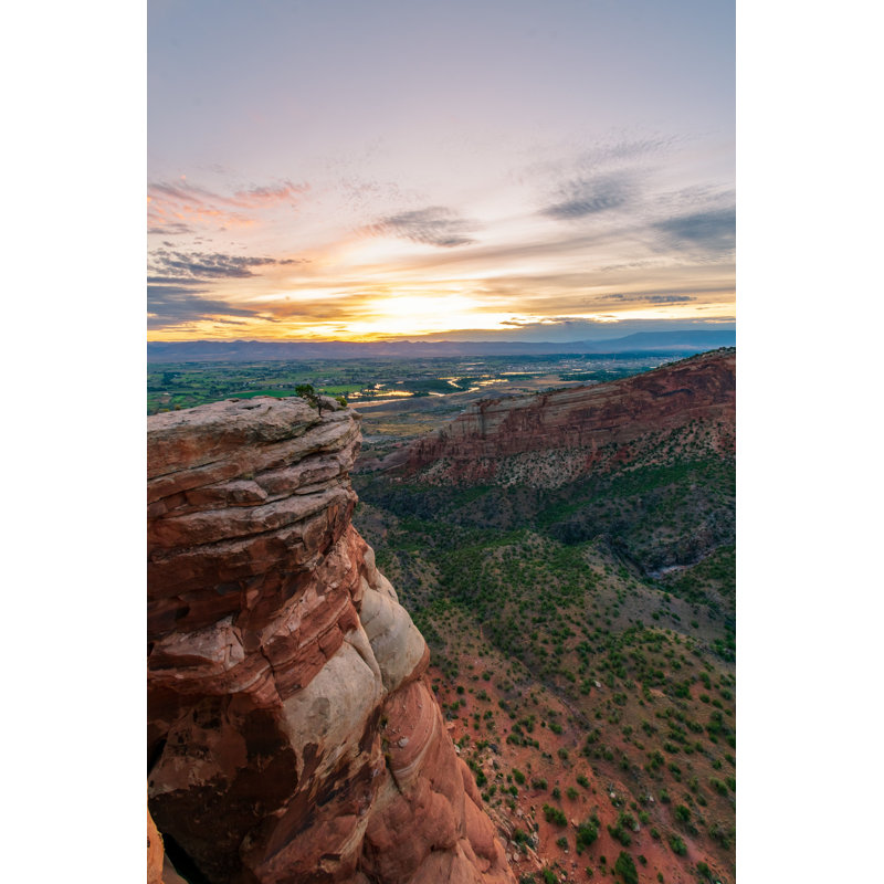 Colorado National Monument par T Schofield - Photographie sur toile tendue, H 36 po x l 24 po