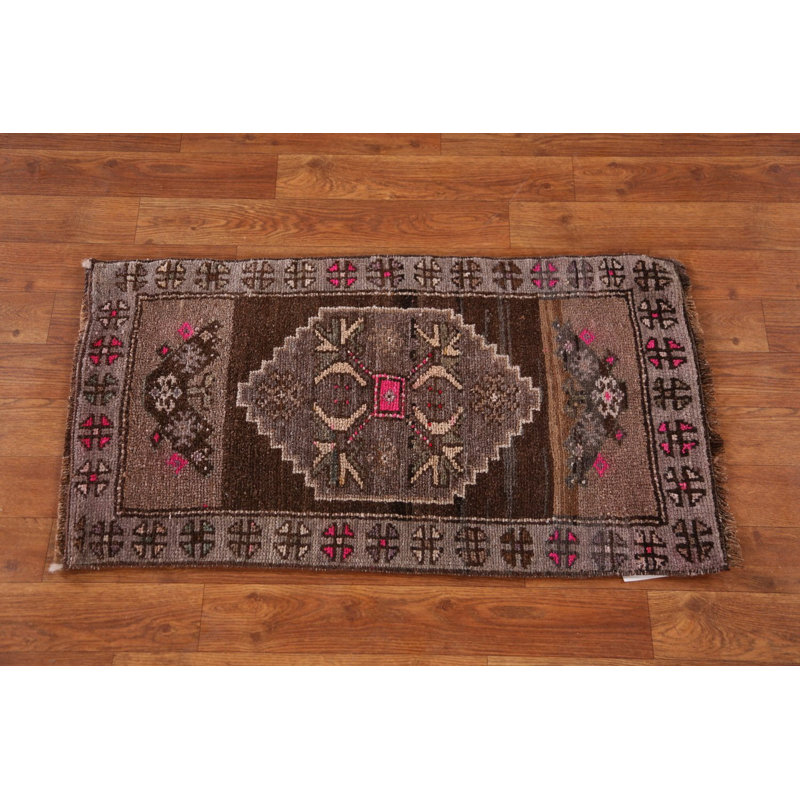 Tapis brun brun à motif géométrique de vestibule Anatolian