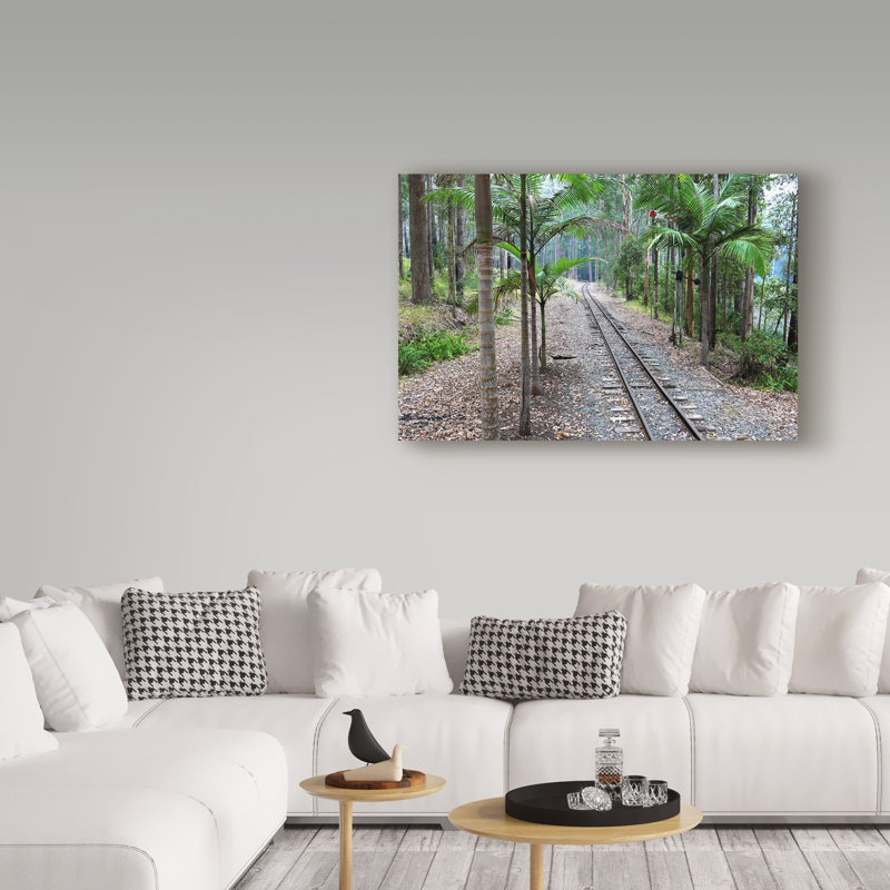 «Tracks Train» par Yareny, reproduction de photo sur toile tendue, H 30 po x l 47 po x P 2 po