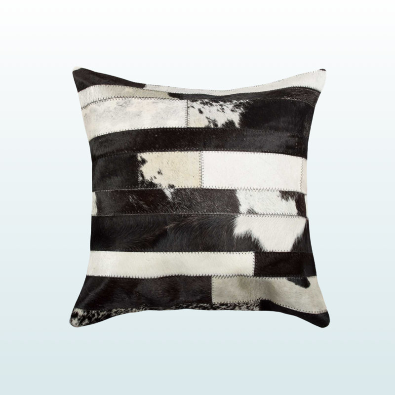 Coussin Kobe à Torino par Trio, Noir / cuir de vache blanc, Coton