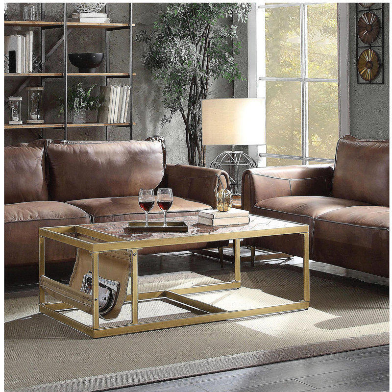Table basse rétro brune avec porte-revues