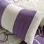 Élégant très grand lit taupe en coton gris / mauve avec édredon, jupe de lit et 3 coussins décoratifs imprimés pour la jupe texturée-118650094-118650095