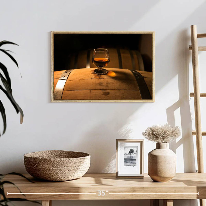 Verre à whisky sur baril, Cadre flottant en bois naturel, 19 po x 13 po