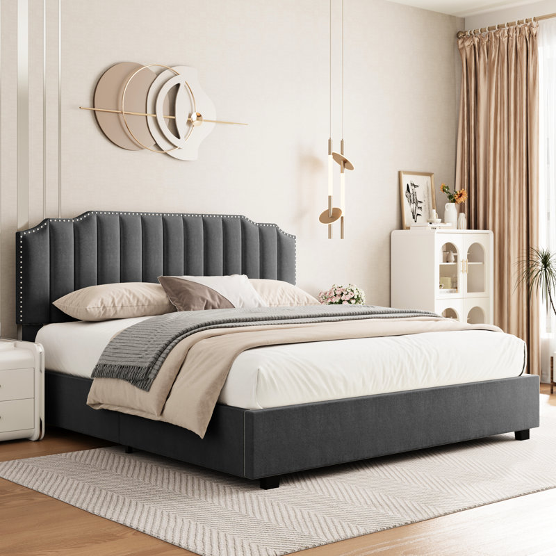 Grand lit tapissier en velours gris, construction en bois, grand lit de rangement pour structure