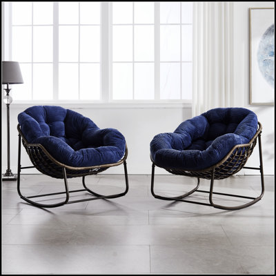 Chaise berçante d'extérieur confortable en rotin avec coussin rembourré pour la détente sur le porche, le patio et le jardin